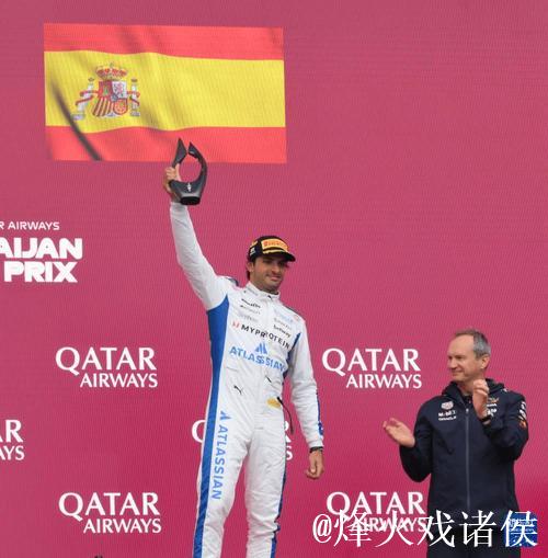 F1阿塞拜疆大奖赛：维斯塔潘杆位加冕，塞恩斯站上领奖台