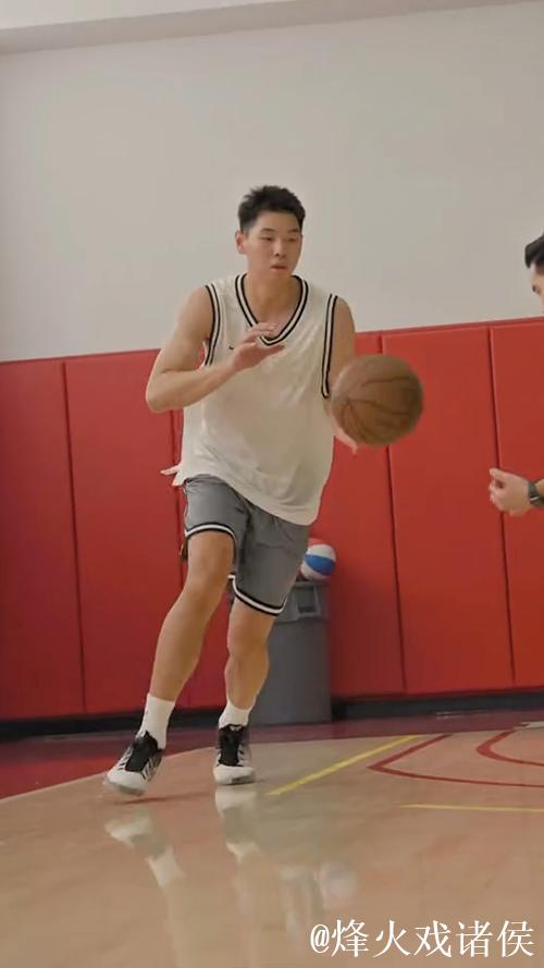 崔永熙“主动挑战”,中国篮球的希望之星 崔永熙“主动挑战”,中国篮球的希望之星